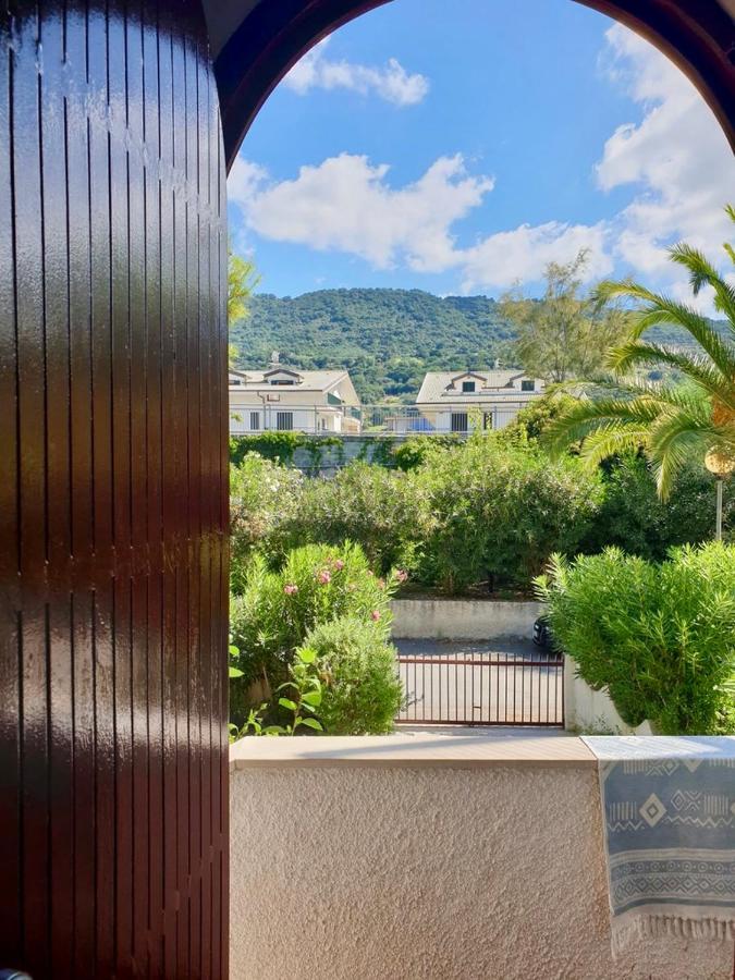Villa Vista Mare Su Tre Piani Con Giardino Falerna Exterior foto